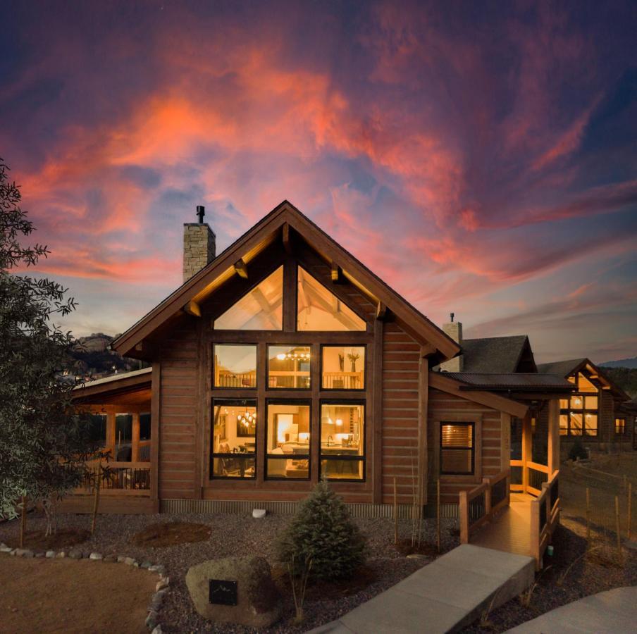Chic Retreat Indoor Outdoor Fireplace, Private Jacuzzi, Great Location! Estes Park Esterno foto