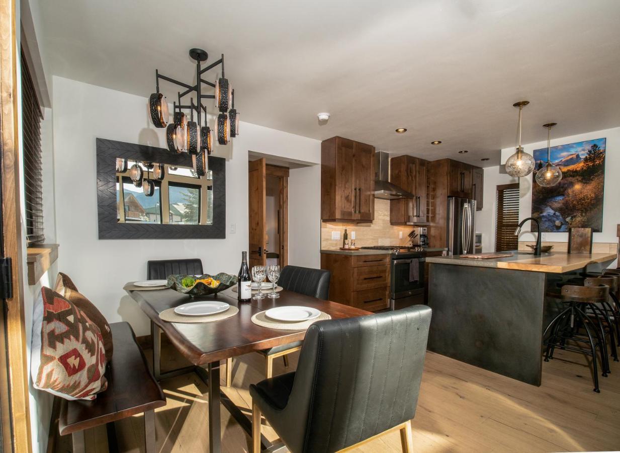 Chic Retreat Indoor Outdoor Fireplace, Private Jacuzzi, Great Location! Estes Park Esterno foto