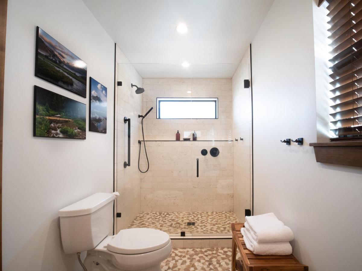 Chic Retreat Indoor Outdoor Fireplace, Private Jacuzzi, Great Location! Estes Park Esterno foto