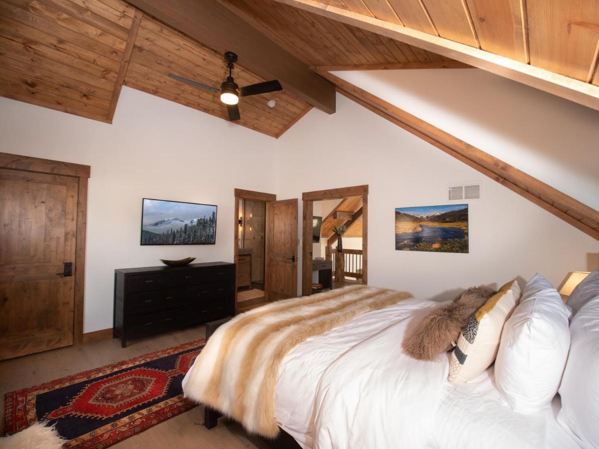 Chic Retreat Indoor Outdoor Fireplace, Private Jacuzzi, Great Location! Estes Park Esterno foto