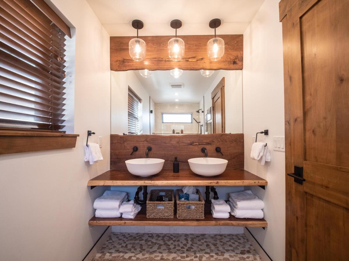 Chic Retreat Indoor Outdoor Fireplace, Private Jacuzzi, Great Location! Estes Park Esterno foto
