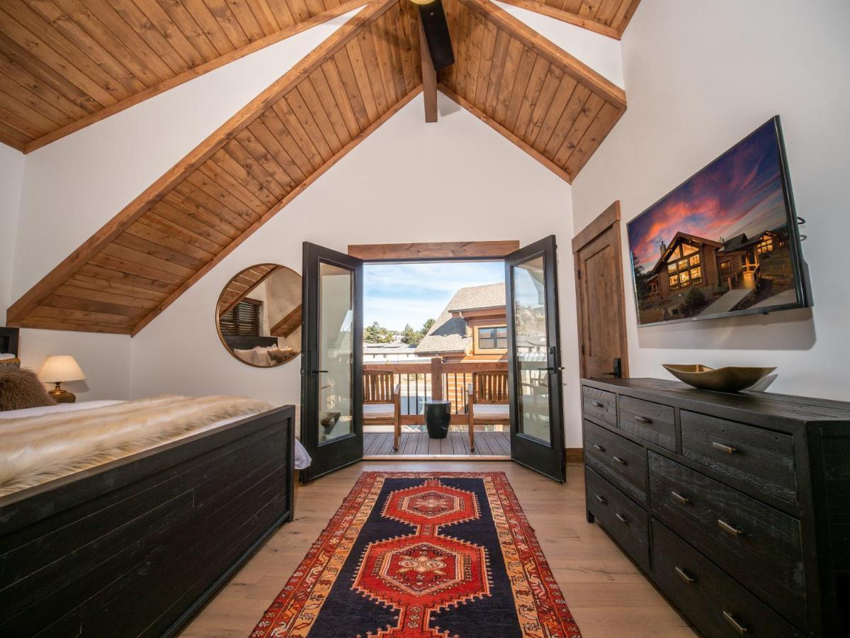 Chic Retreat Indoor Outdoor Fireplace, Private Jacuzzi, Great Location! Estes Park Esterno foto